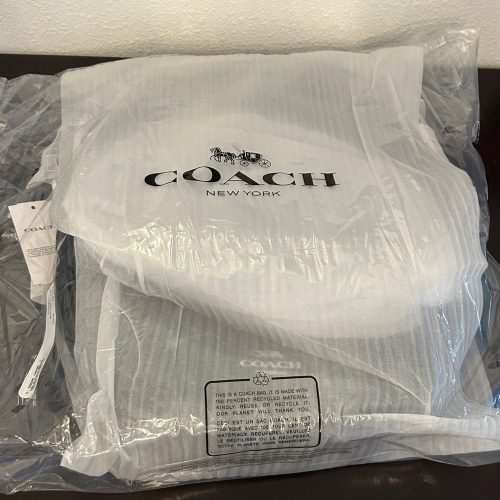 NWT Aria Shoulder Bag With Star Print - Picture 10 of 11